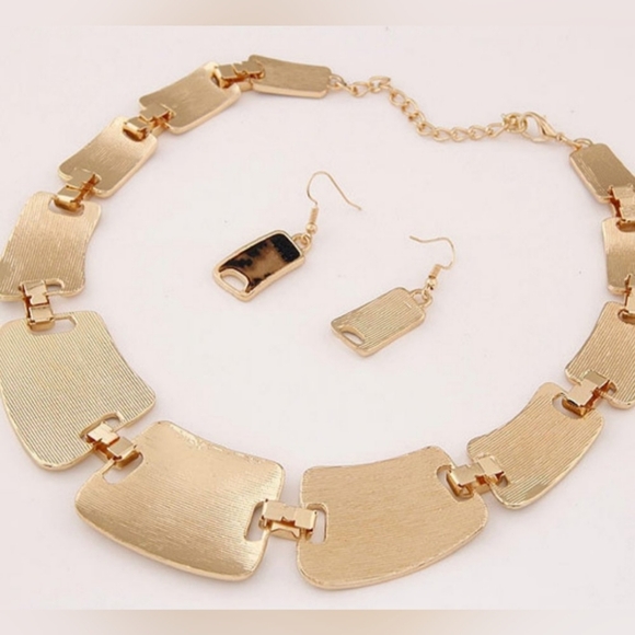 NEW Mobwife Leopard Cheetah Print Gold Necklace and Earrings Set-(#0247) - Picture 4 of 4